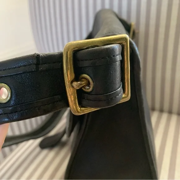 Vintage Coach Black Leather Shoulder Bag Purse 733-8099